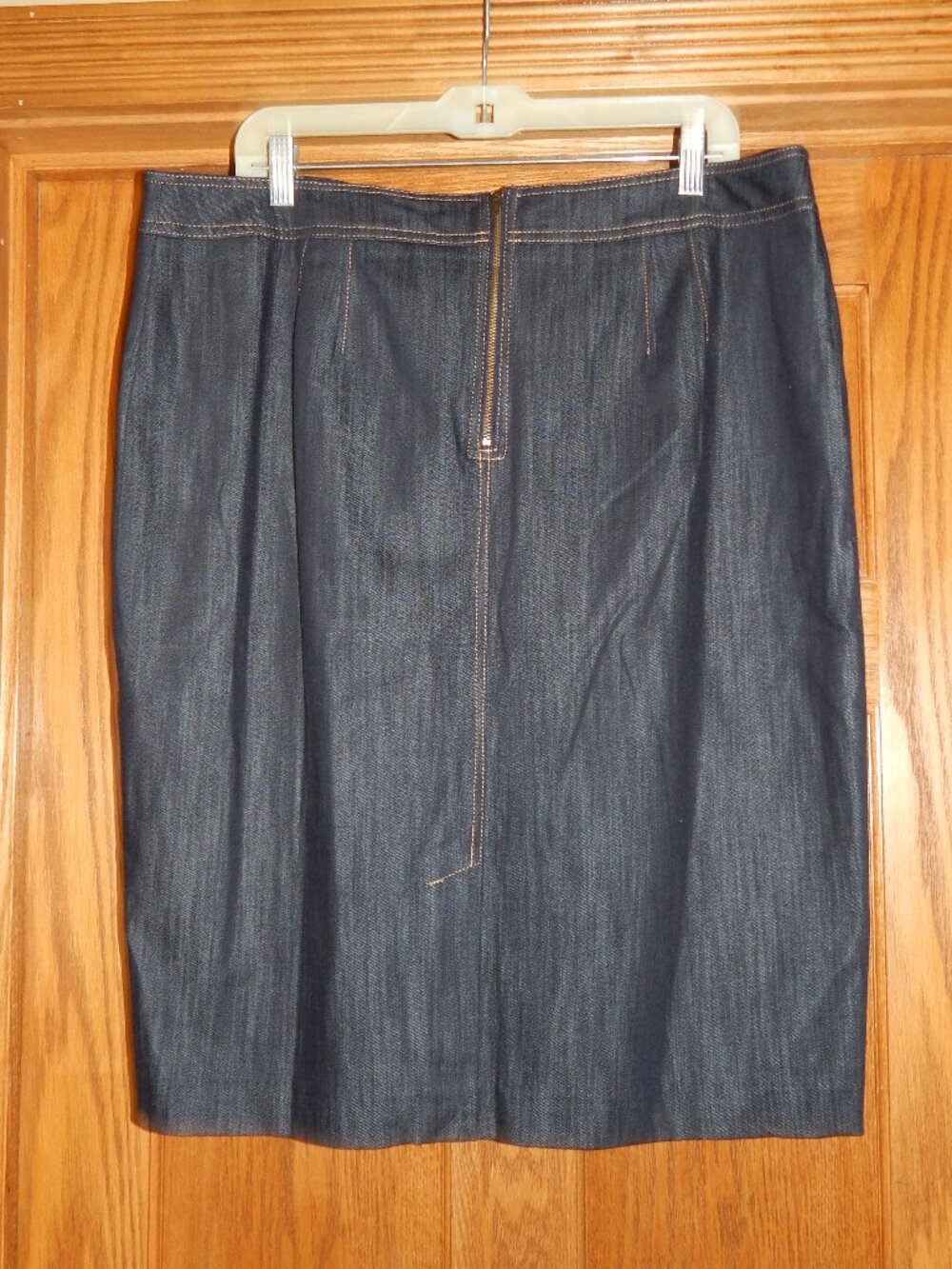 NEW NWT Women's Size 16 TALBOTS Denim Skirt With Button Accents Cotton Stretch - Picture 2 of 4